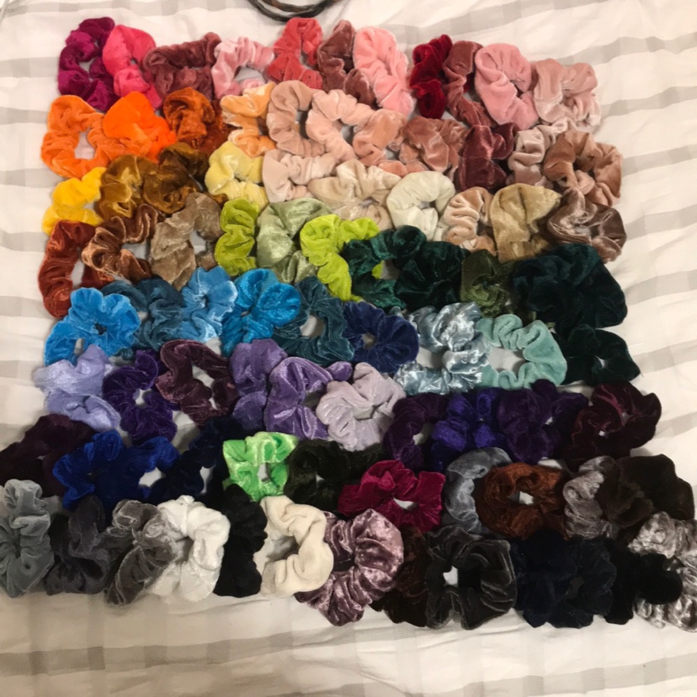 85 pack of random scrunchies